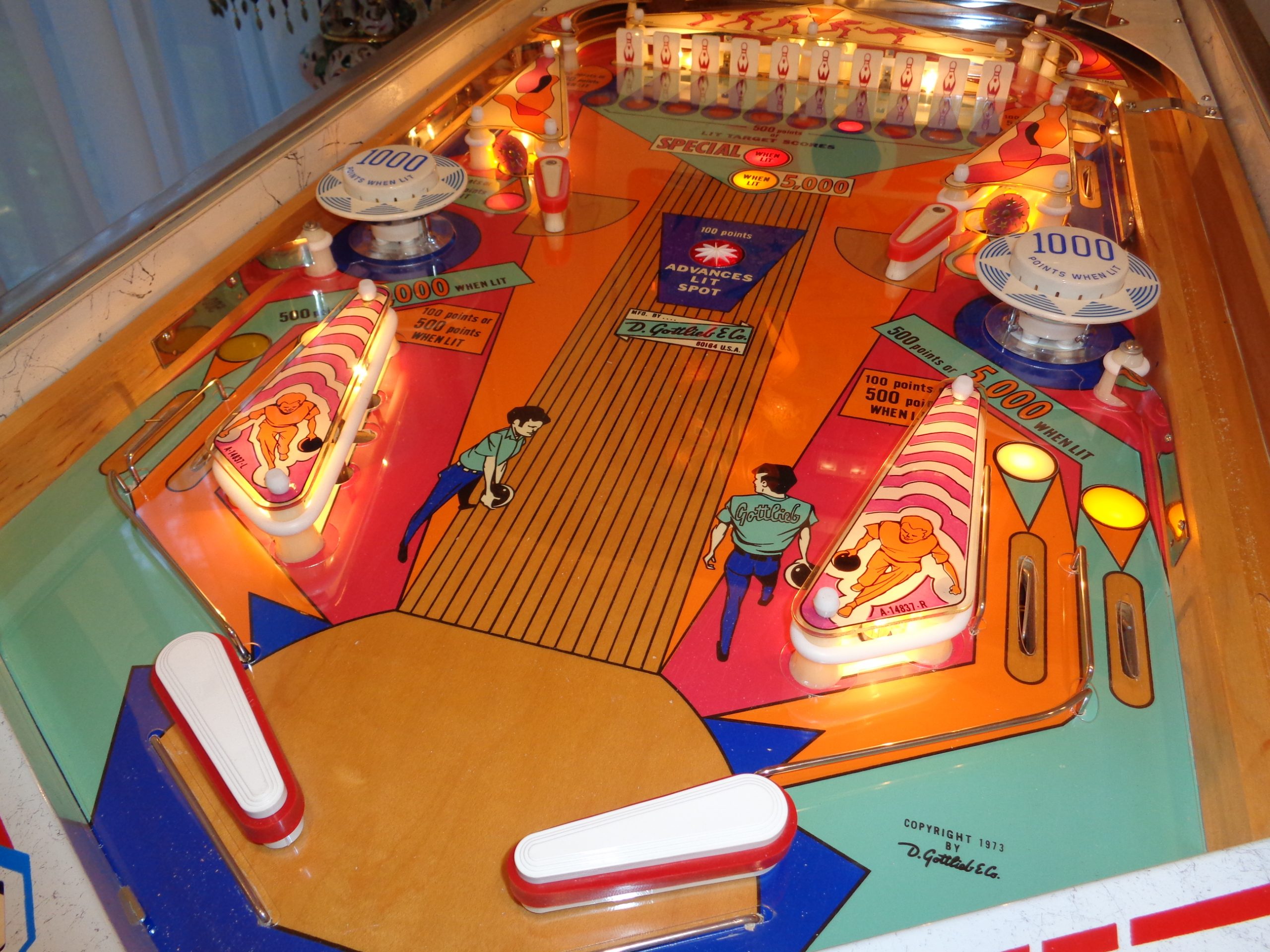 1973 King Pin pinball machine by Gottlieb